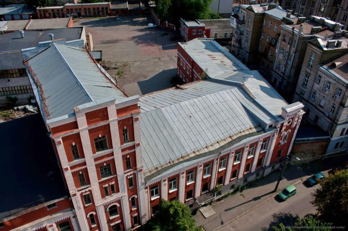 Головний корпус до обвалу даху