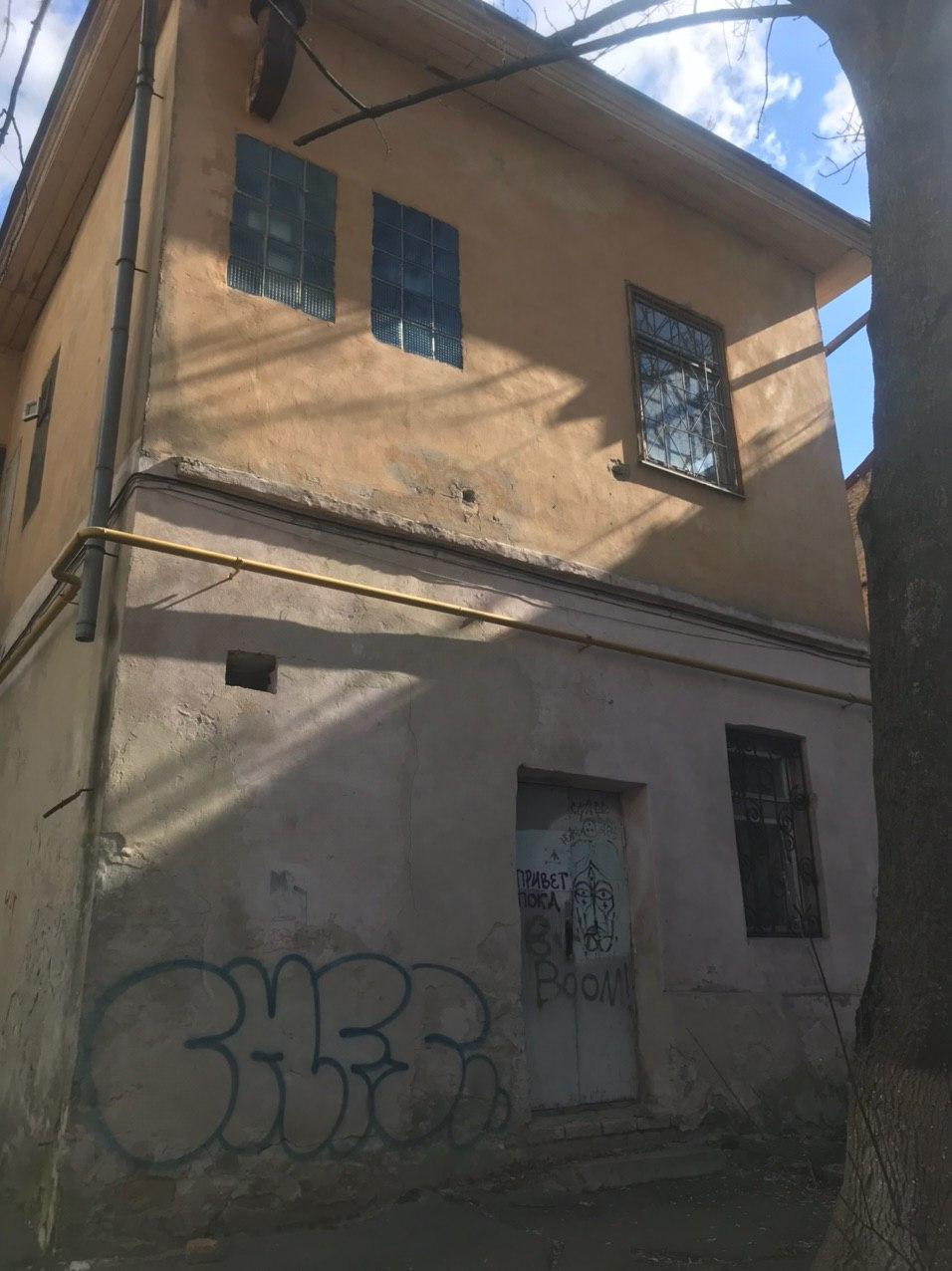 Одна з частин будівлі