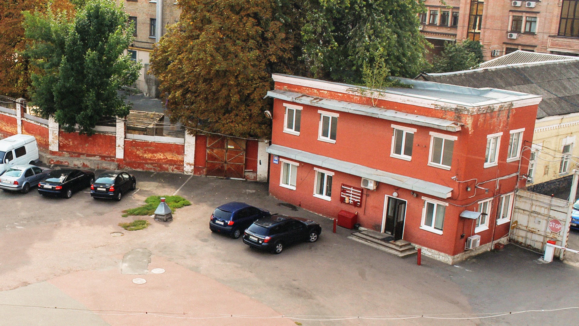 Будівля охорони.
Літера В