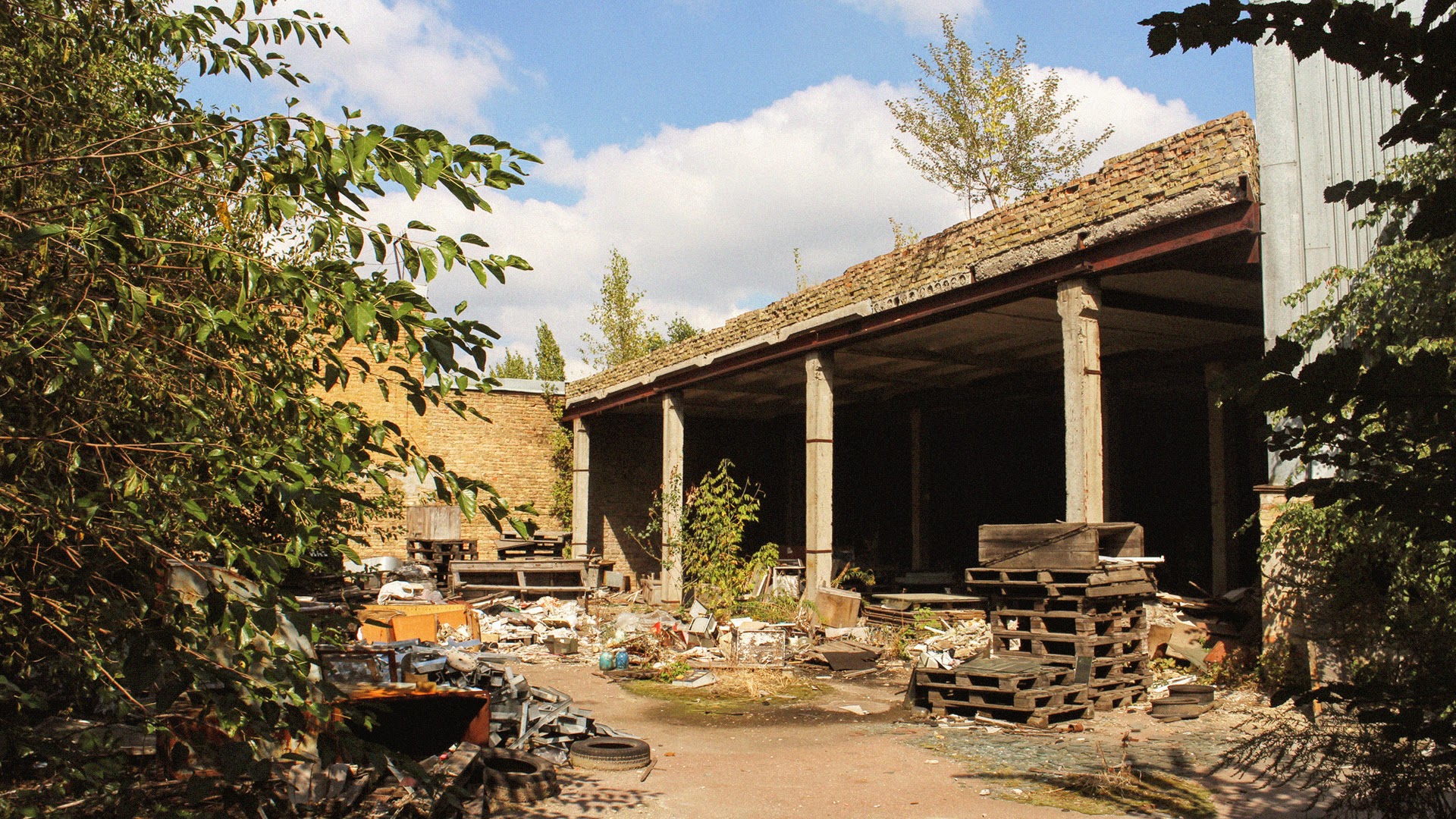 Відкритий навіс.
Літера Л