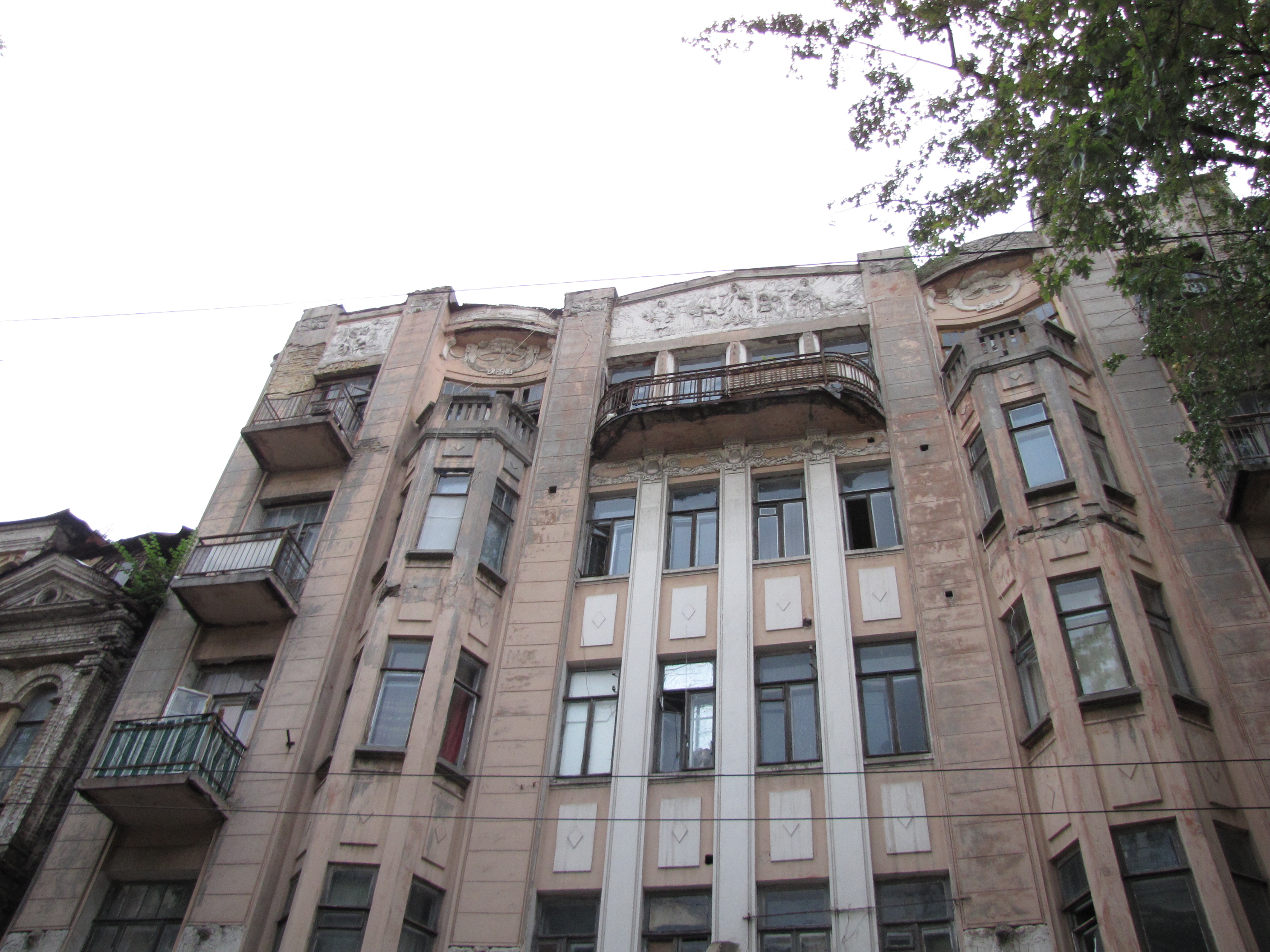 Головний фасад