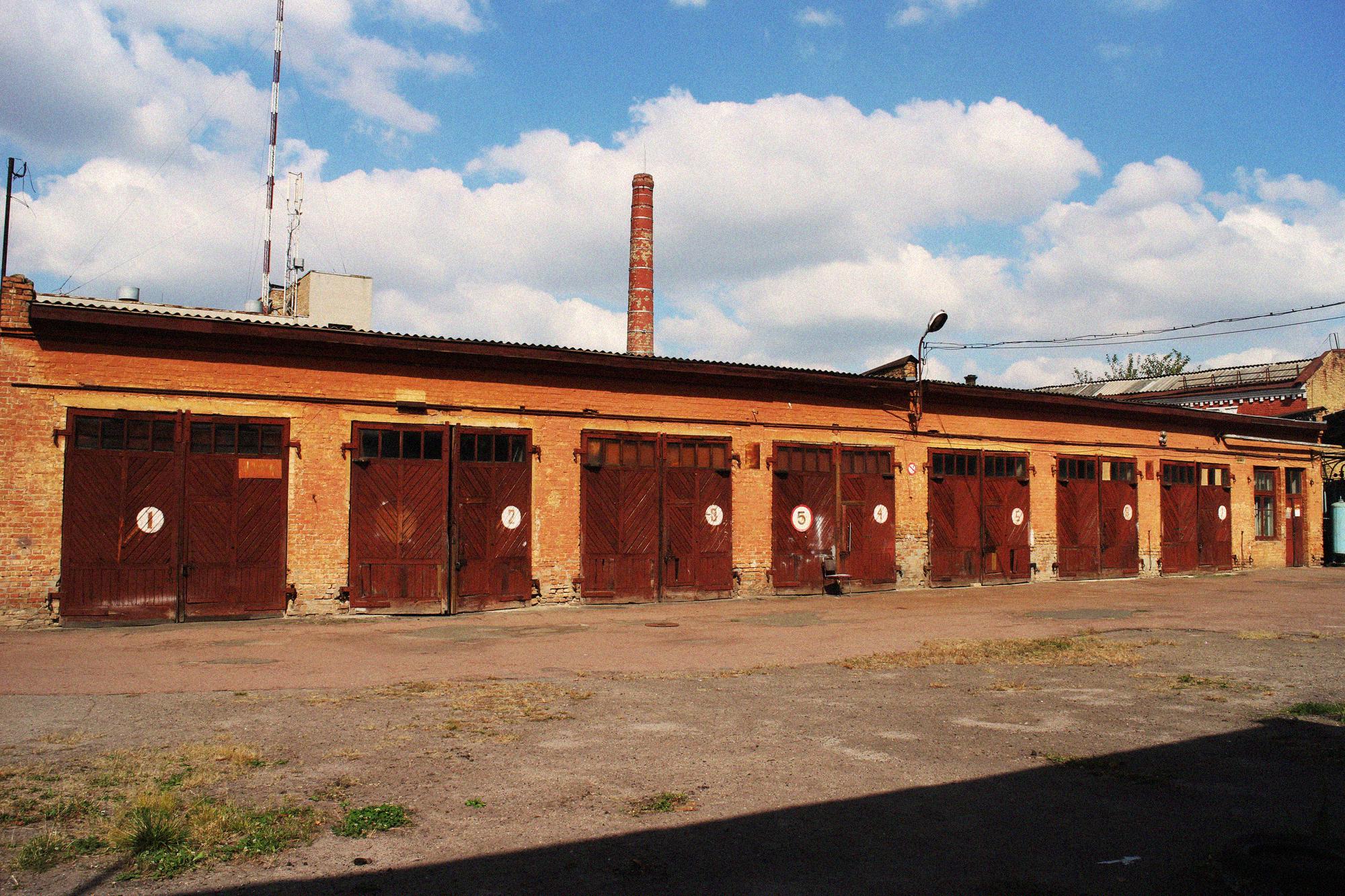 Будівля гаражу на 7 машиномісць.
Літера І