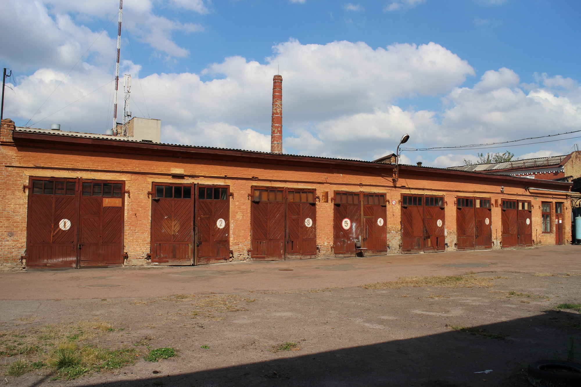 Південно-східний фасад будівлі