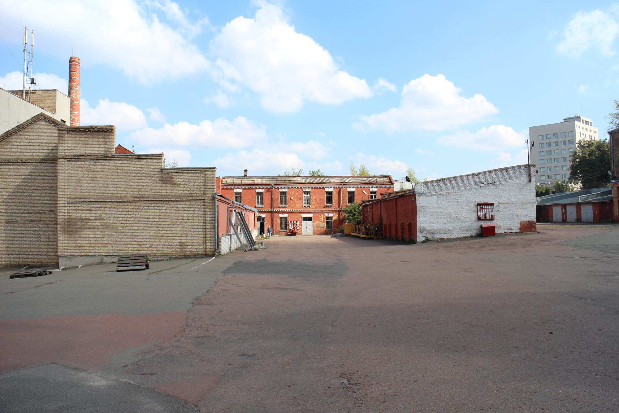 Південно-західний фасад будівлі