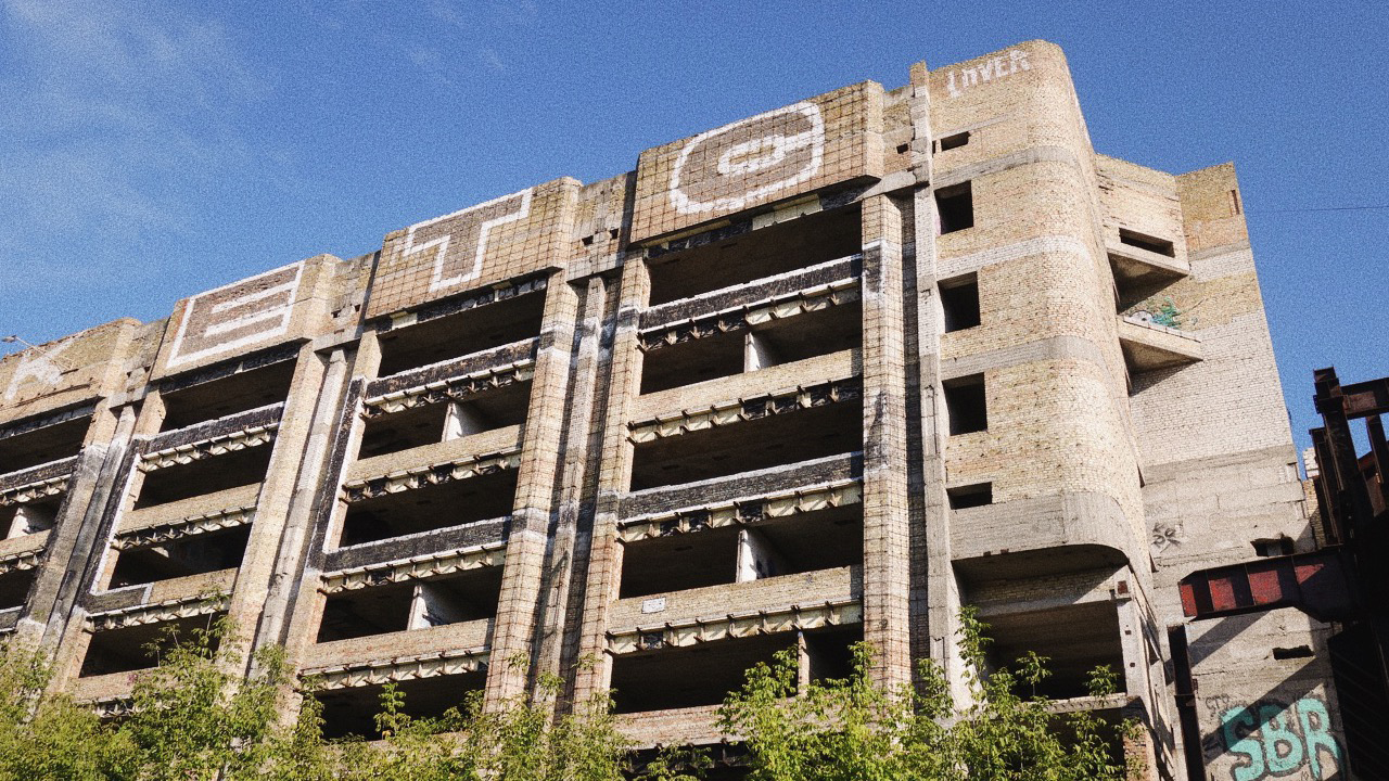 Недобудований корпус. Частина головного фасаду