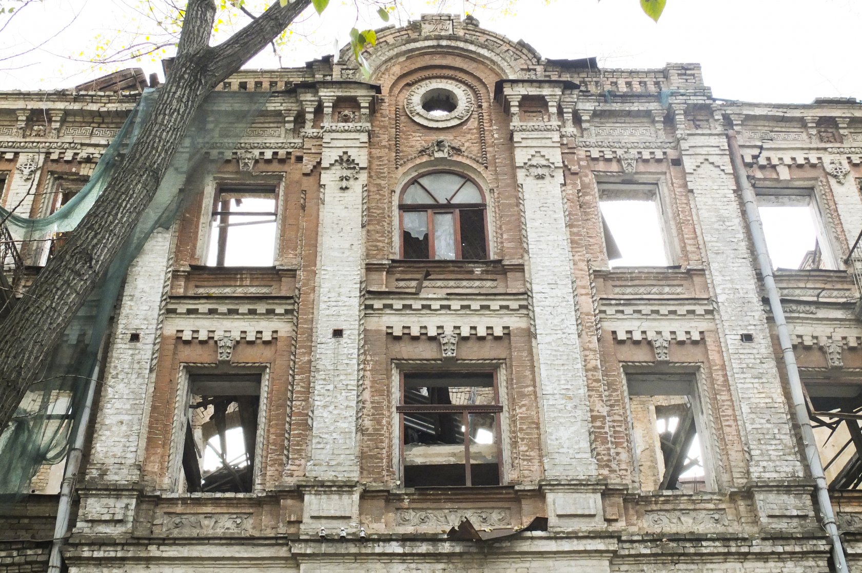 Фрагмент головного фасаду