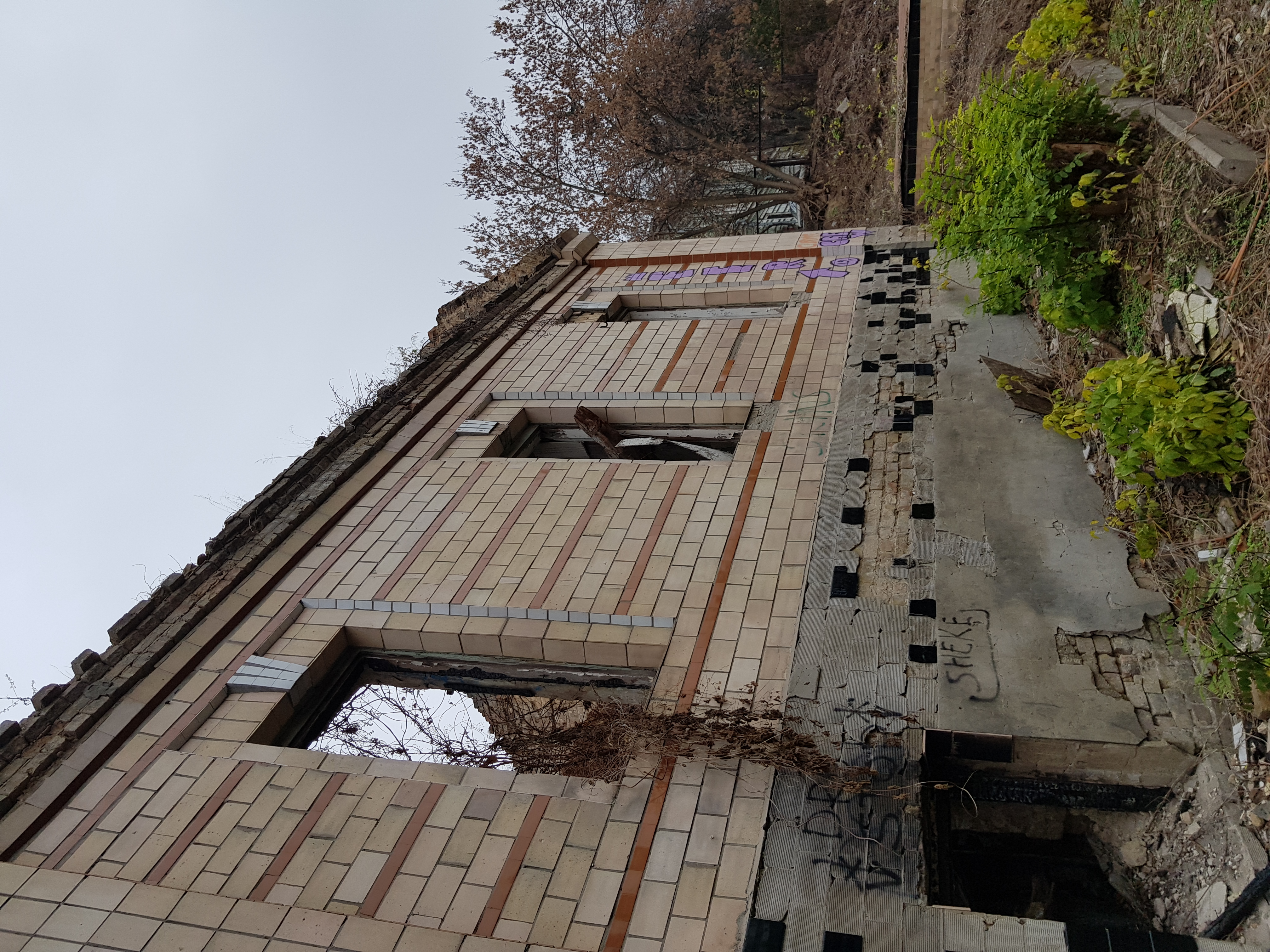 Екстер'єр будівлі у 2019 році