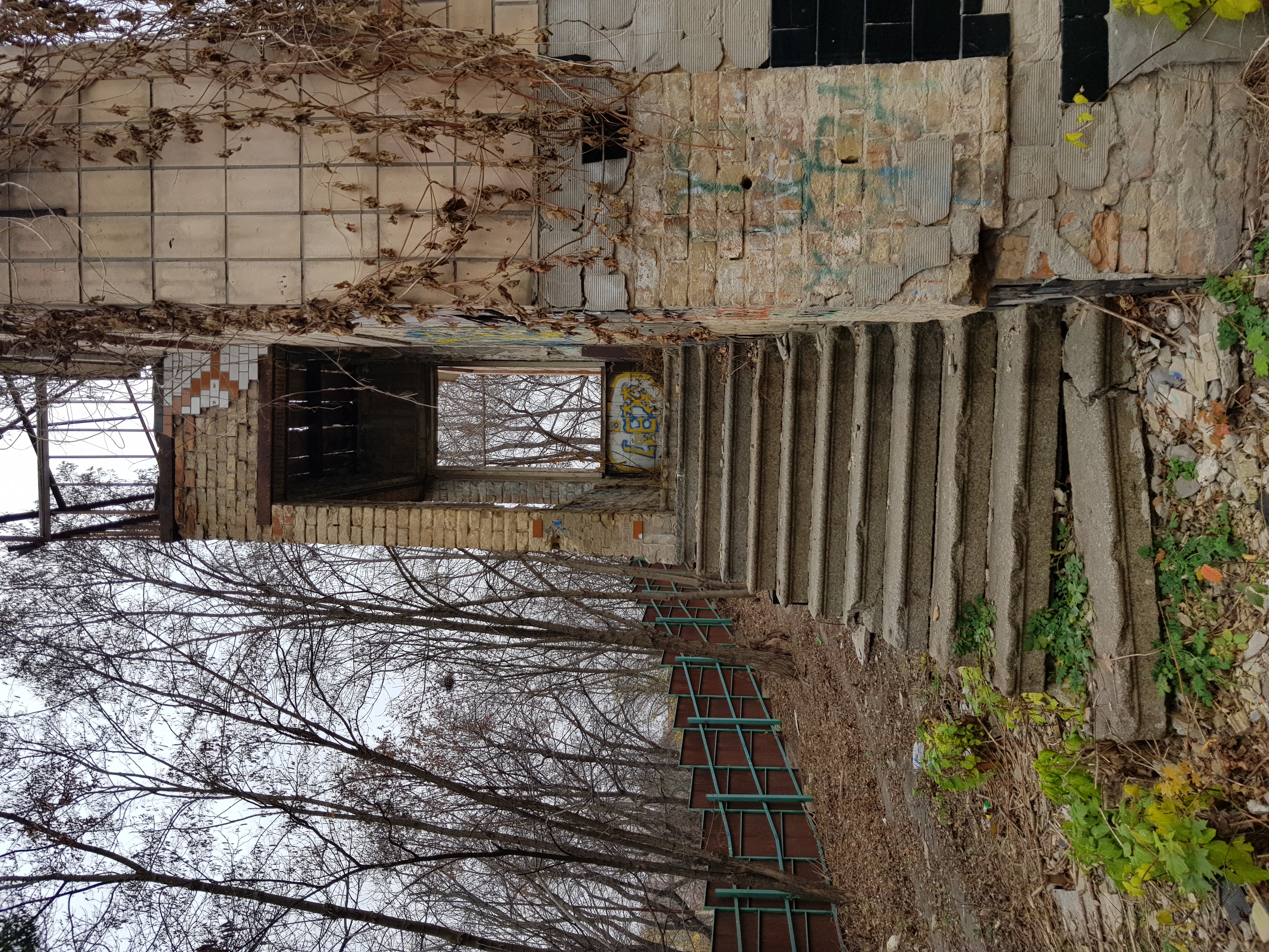 Екстер'єр будівлі у 2019 році