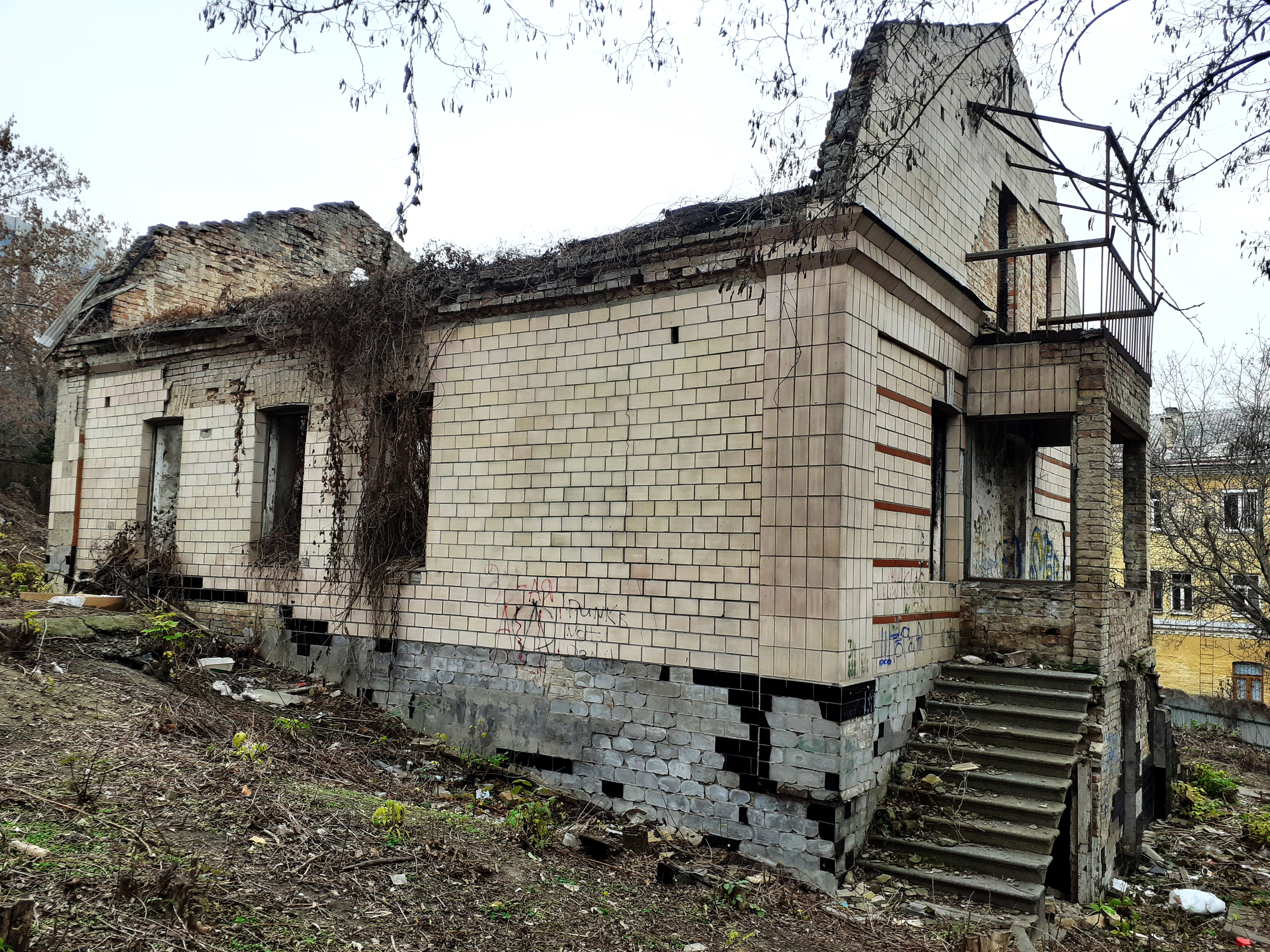 Екстер'єр будівлі у 2019 році