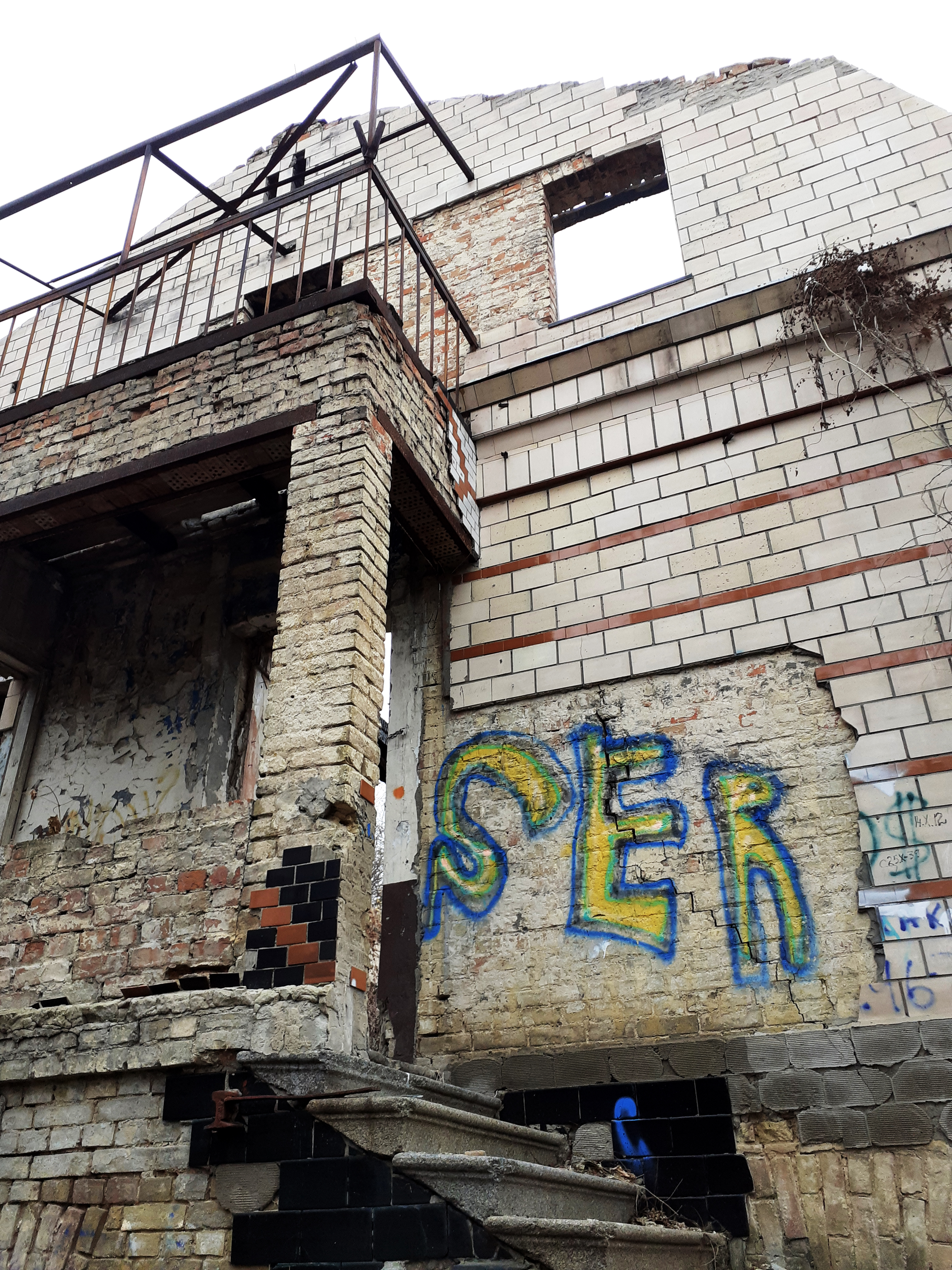 Екстер'єр будівлі у 2019 році