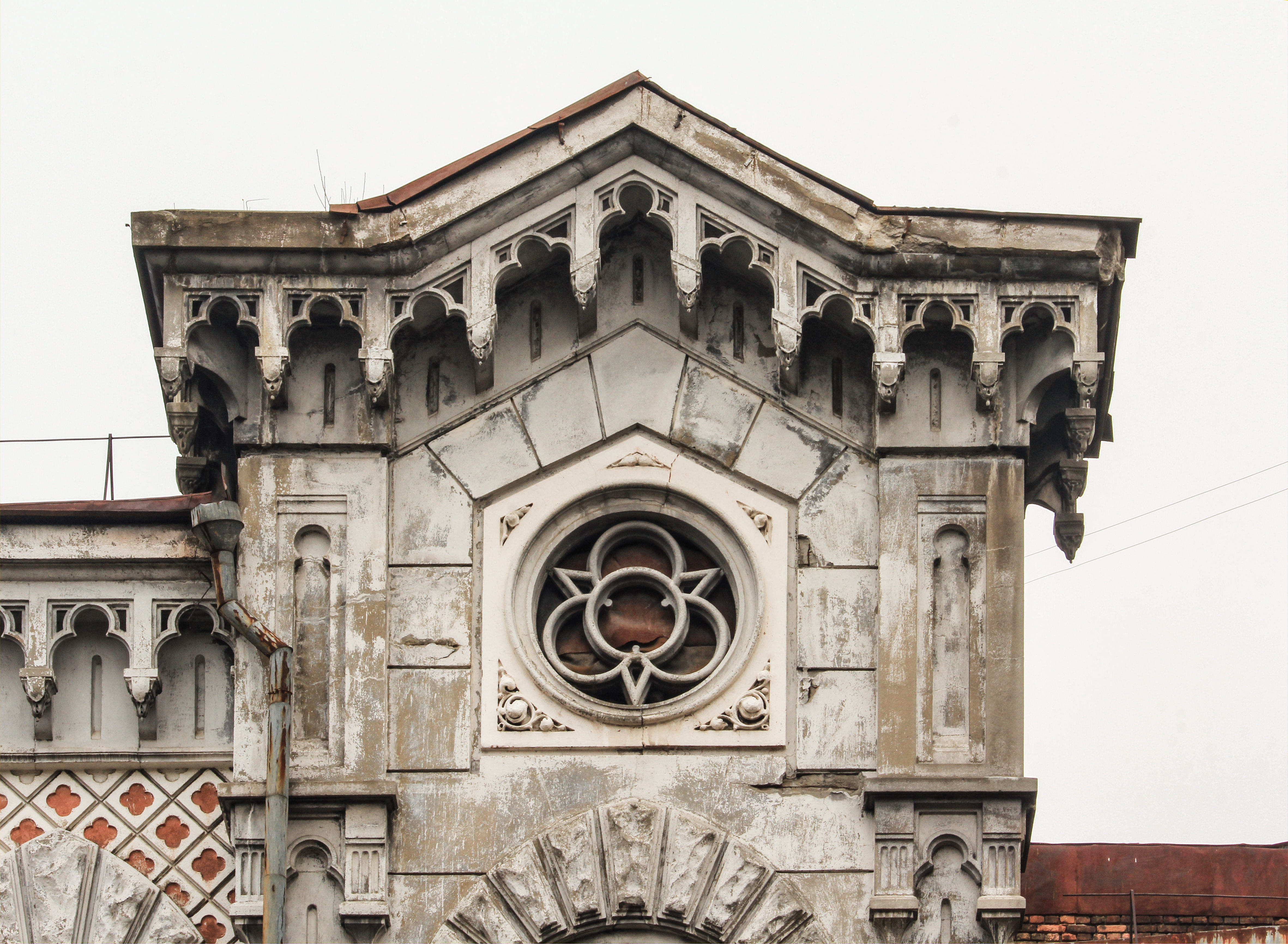 Фронтон детально