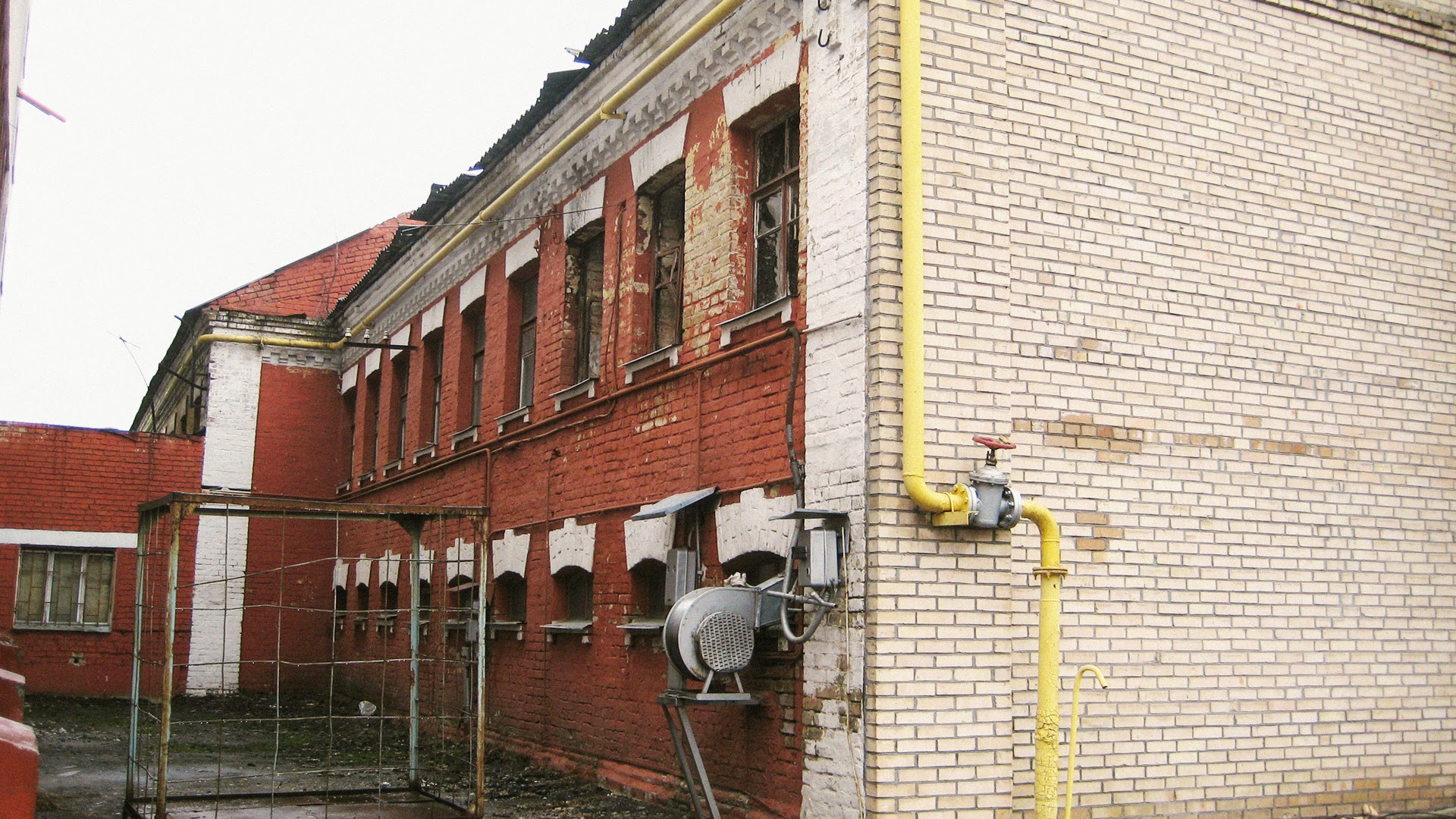 Крило спиртоприймального відділення (Казенний винний склад №1).
Літера Ж