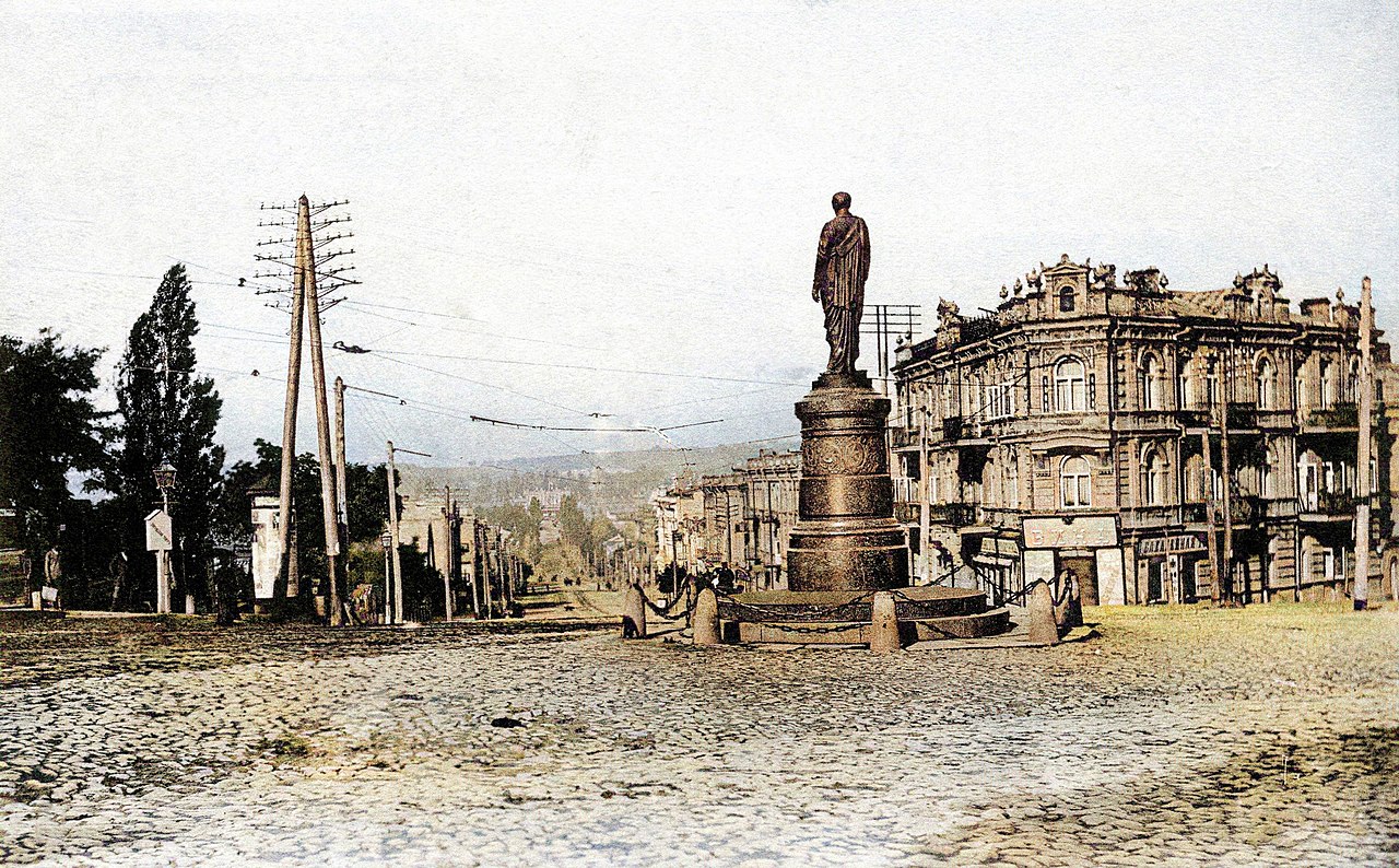 Частина садиби на кольоровій фотокартці початку 20 сторіччя