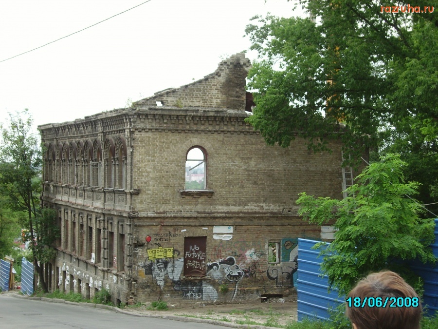 Сусідньої багатоповерхівки ще немає