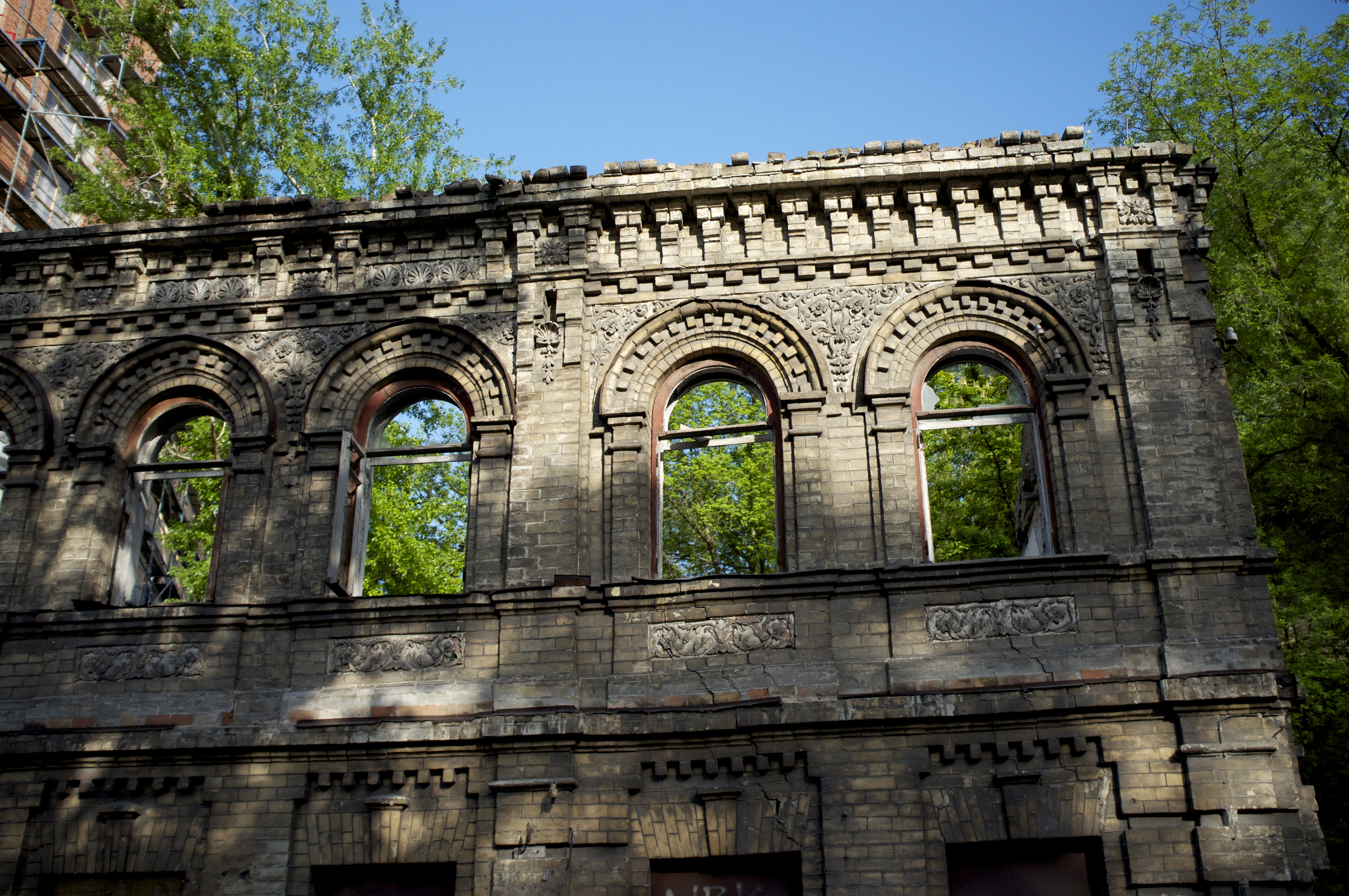 Вишуканий декор головного фасаду