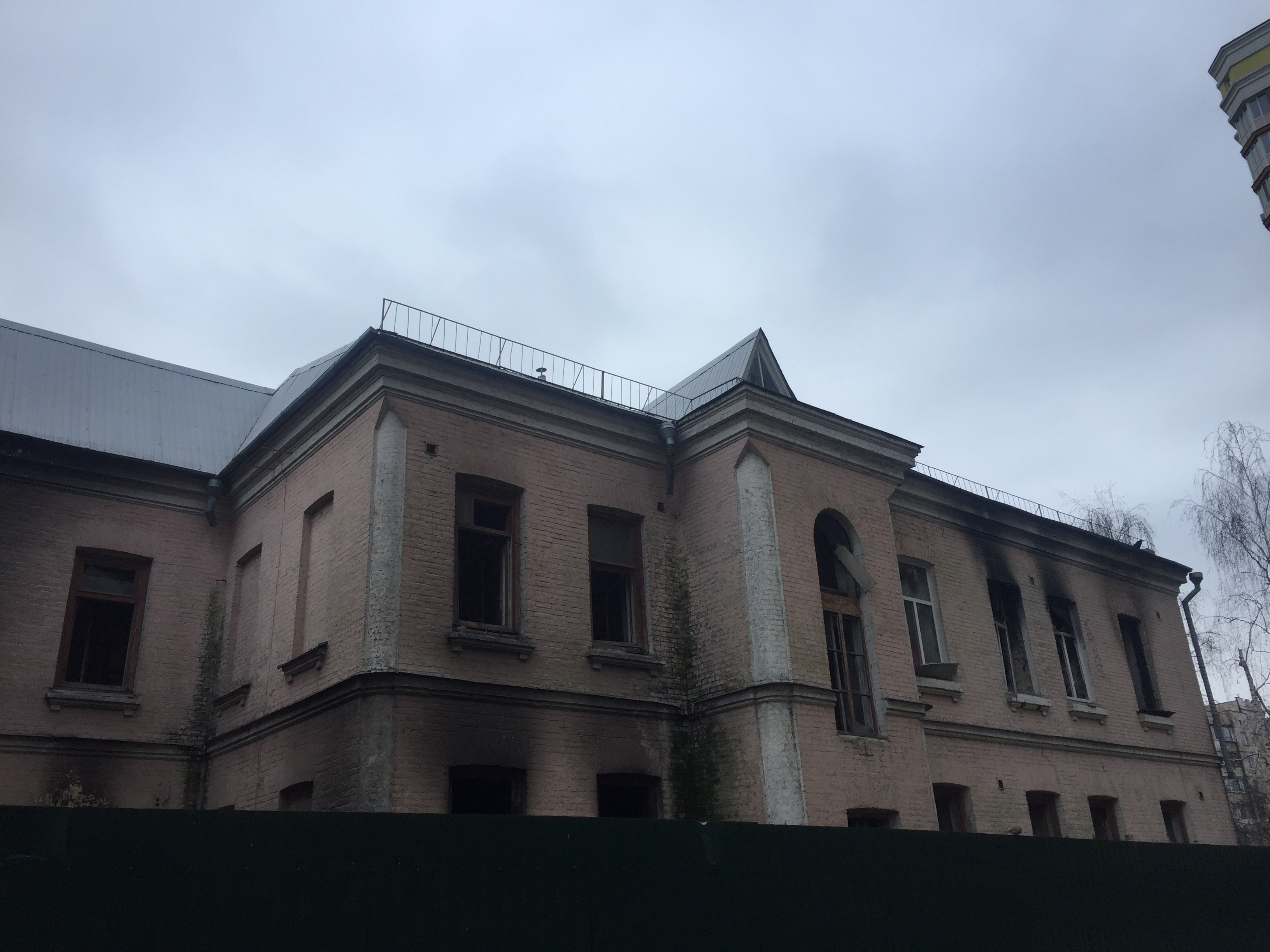 Фасад зі сторони кінотеатру