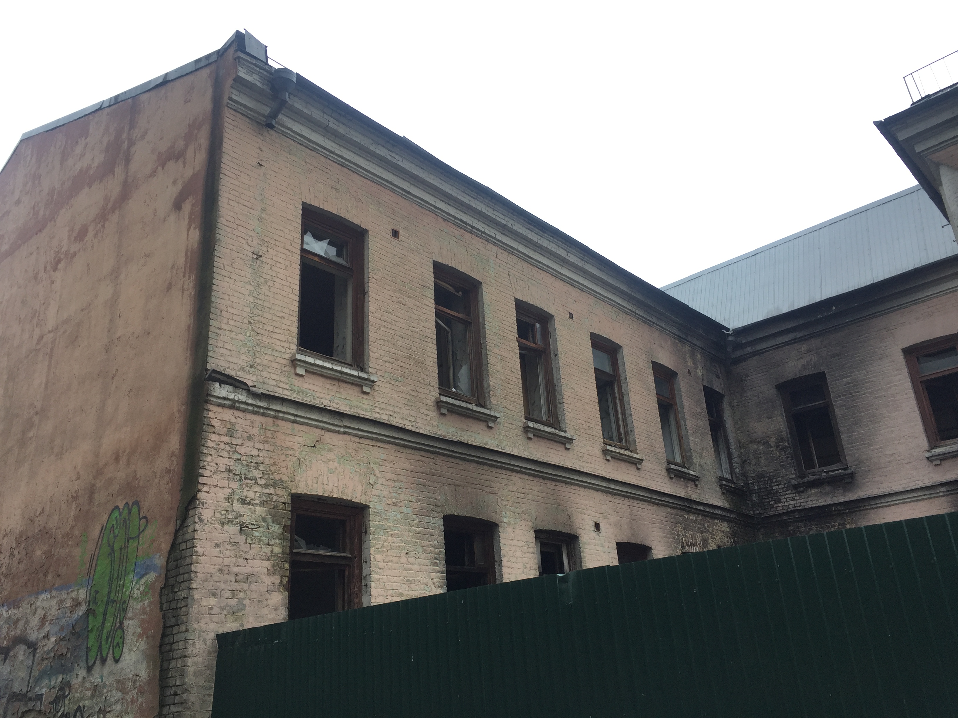 Фасад зі сторони кінотеатру