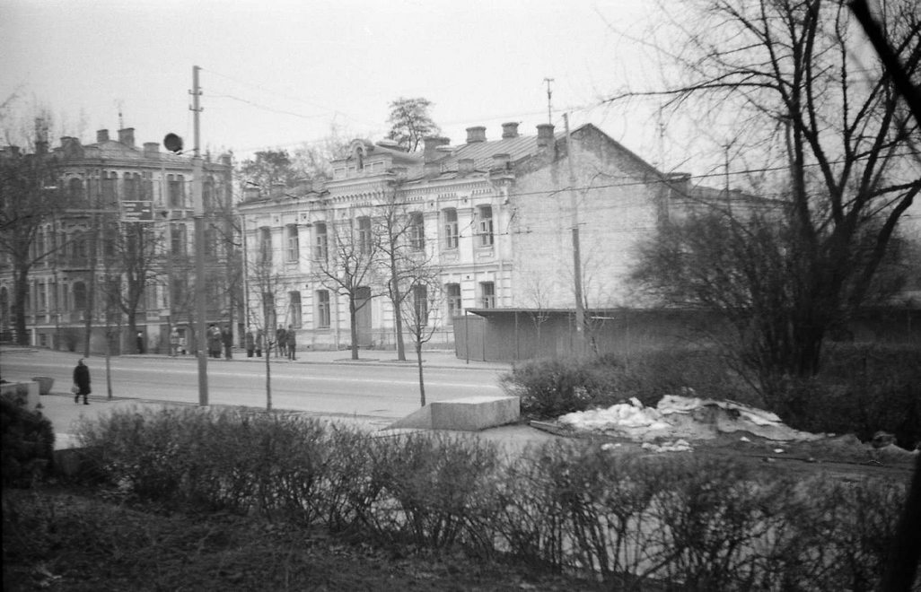 Вид на будівлю зі сторони С. Стрільців