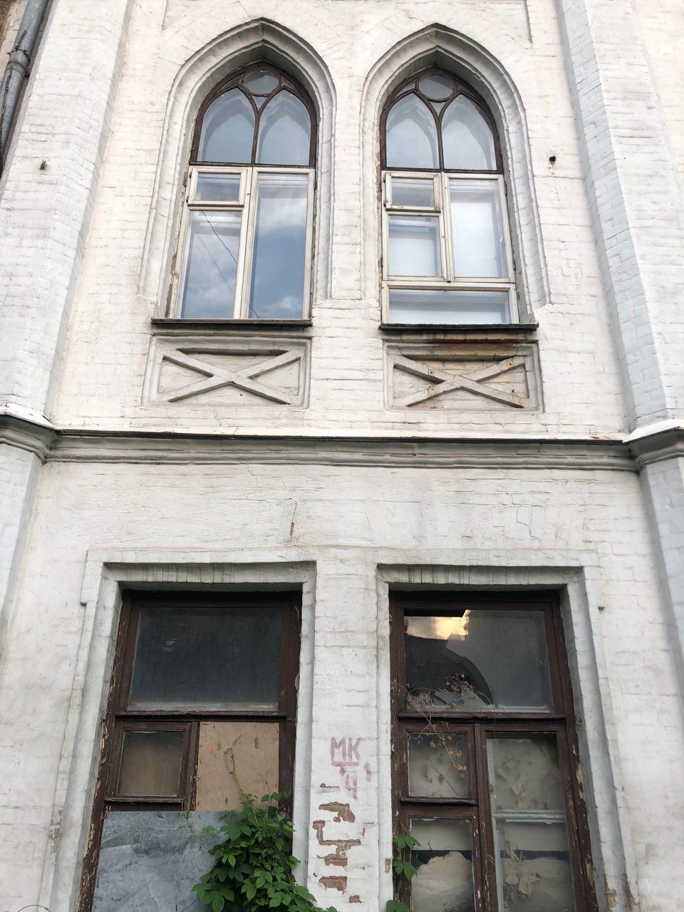 Частина фасаду